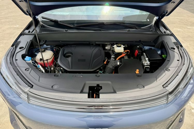 Used Geely Galaxy Xingjian 7 EM-i 2025 120km Navigator Edition Exterior 5