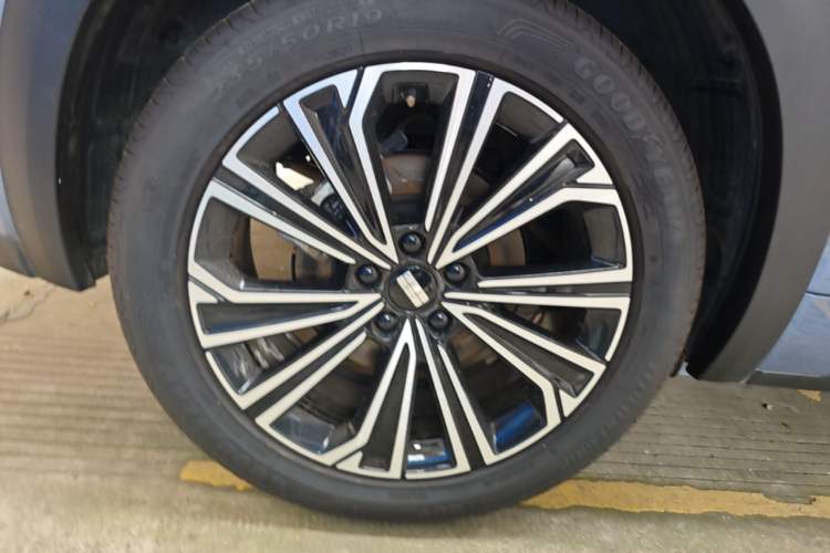 Used Geely Galaxy Xingjian 7 EM-i 2025 120km Navigator Edition Exterior 5
