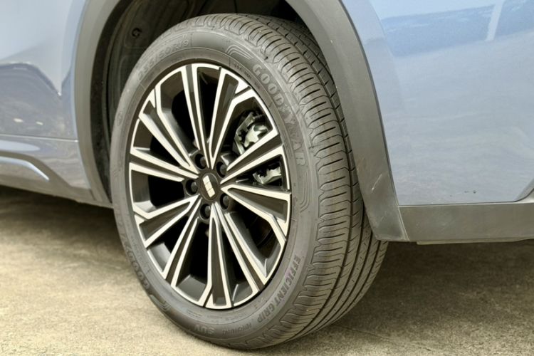 Used Geely Galaxy Xingjian 7 EM-i 2025 120km Navigator Edition Exterior 6