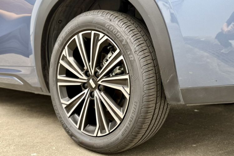 Used Geely Galaxy Xingjian 7 EM-i 2025 120km Navigator Edition Exterior 7
