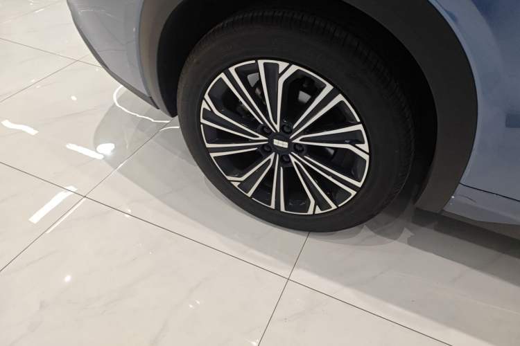 Used Geely Galaxy Xingjian 7 EM-i 2025 120km Navigator Edition Exterior 8
