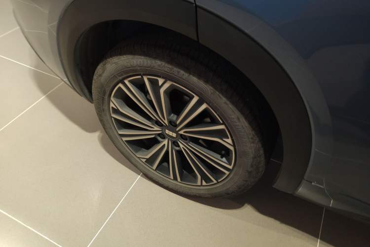 Used Geely Galaxy Xingjian 7 EM-i 2025 120km Navigator Edition Exterior 8