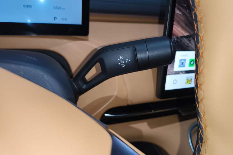 Used Geely Galaxy Xingjian 7 EM-i 2025 120km Navigator Edition Gear Lever