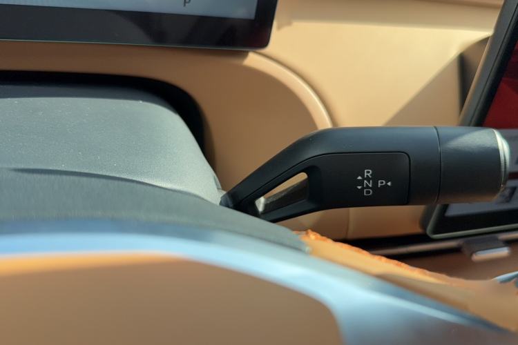 Used Geely Galaxy Xingjian 7 EM-i 2025 120km Navigator Edition Gear Lever