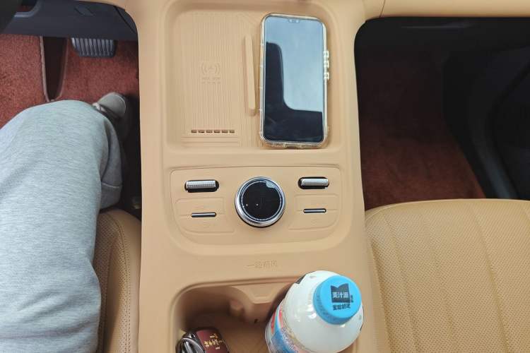 Used Geely Galaxy Xingjian 7 EM-i 2025 120km Navigator Edition Gear Lever