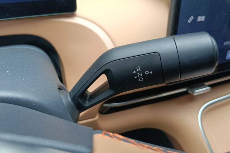 Used Geely Galaxy Xingjian 7 EM-i 2025 120km Navigator Edition Gear Lever