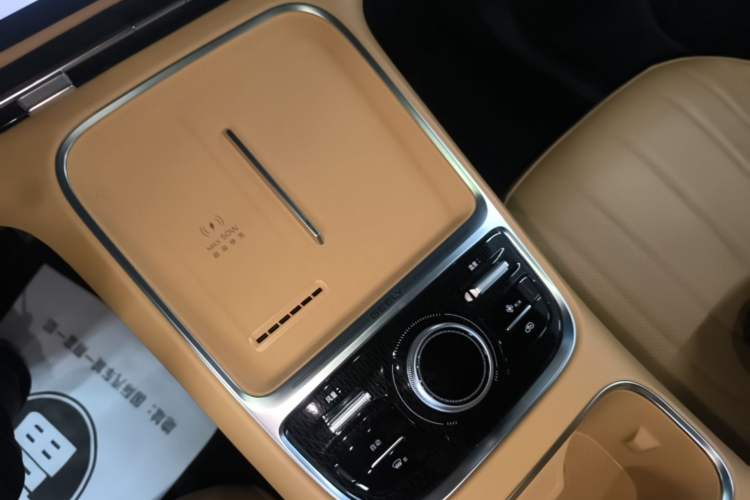 Used Geely Galaxy Xingjian 7 EM-i 2025 120km Navigator Edition Gear Lever