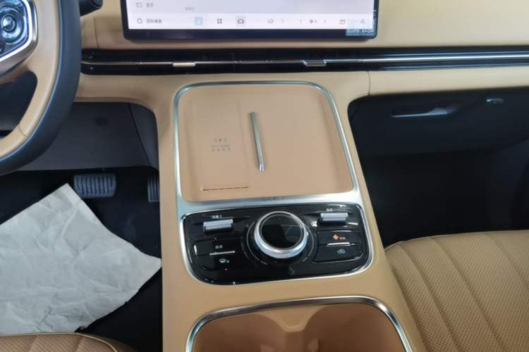 Used Geely Galaxy Xingjian 7 EM-i 2025 120km Navigator Edition Gear Lever