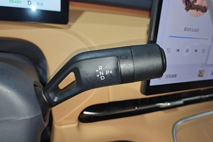 Used Geely Galaxy Xingjian 7 EM-i 2025 120km Navigator Edition Gear Lever