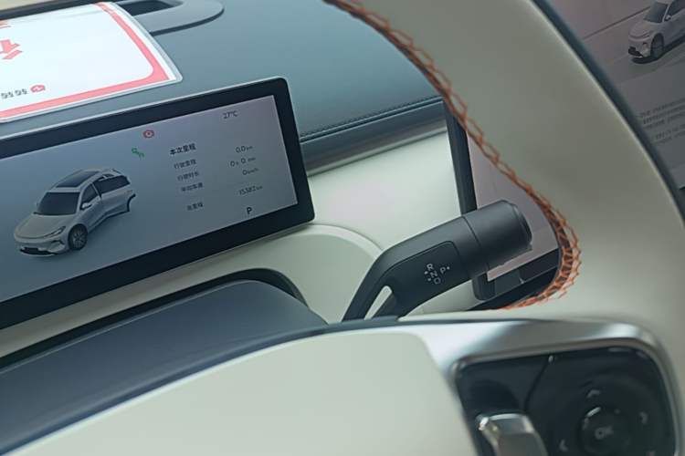 Used Geely Galaxy Xingjian 7 EM-i 2025 120km Navigator Edition Gear Lever
