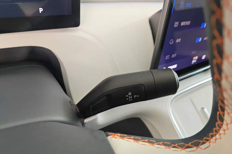 Used Geely Galaxy Xingjian 7 EM-i 2025 120km Navigator Edition Gear Lever