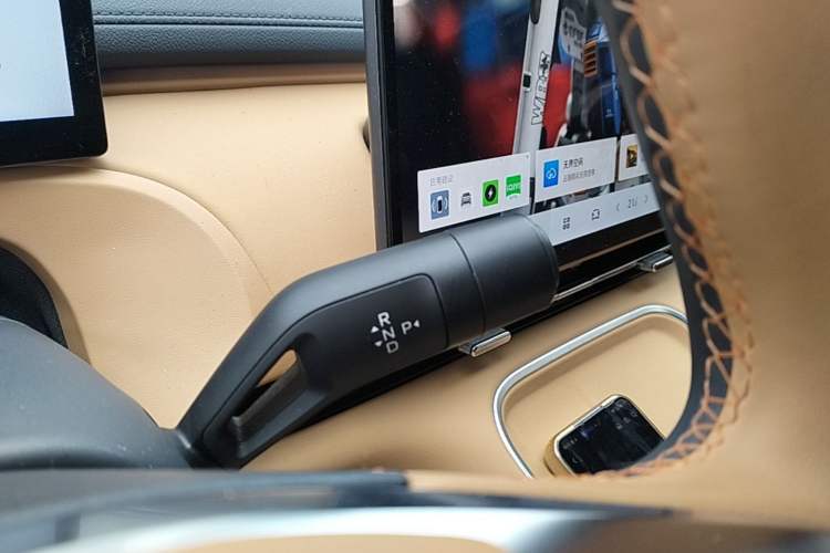 Used Geely Galaxy Xingjian 7 EM-i 2025 120km Navigator Edition Gear Lever