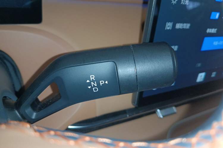Used Geely Galaxy Xingjian 7 EM-i 2025 120km Navigator Edition Gear Lever