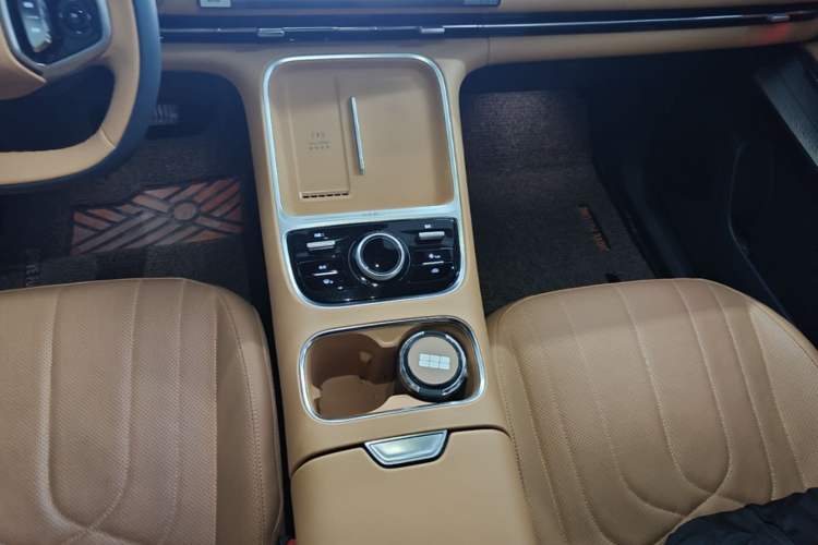Used Geely Galaxy Xingjian 7 EM-i 2025 120km Navigator Edition Gear Lever