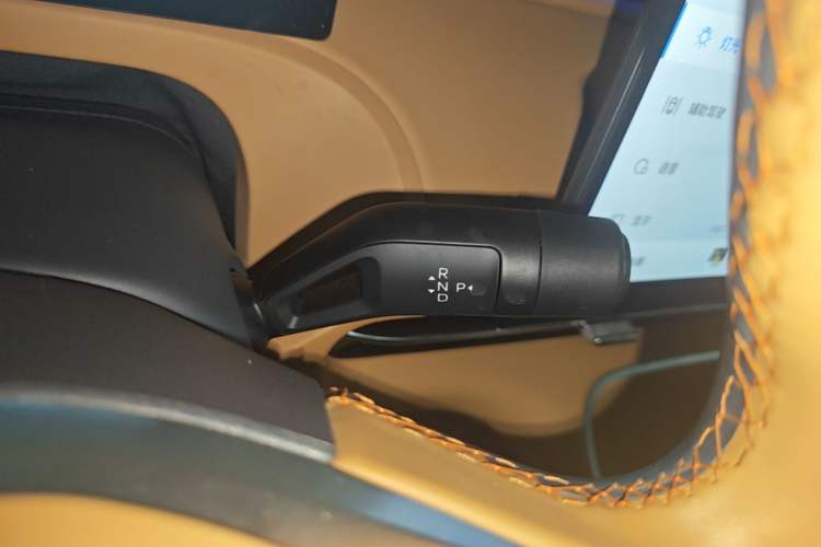 Used Geely Galaxy Xingjian 7 EM-i 2025 120km Navigator Edition Gear Lever