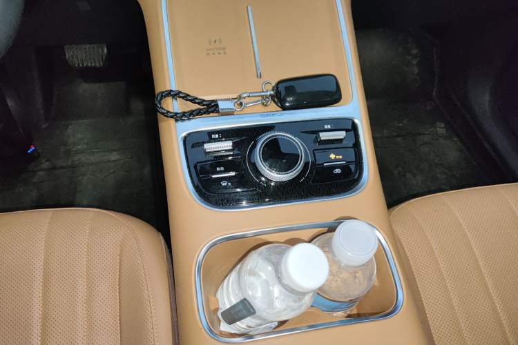Used Geely Galaxy Xingjian 7 EM-i 2025 120km Navigator Edition Gear Lever