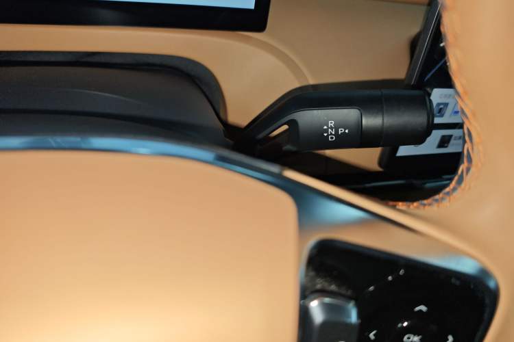 Used Geely Galaxy Xingjian 7 EM-i 2025 120km Navigator Edition Gear Lever