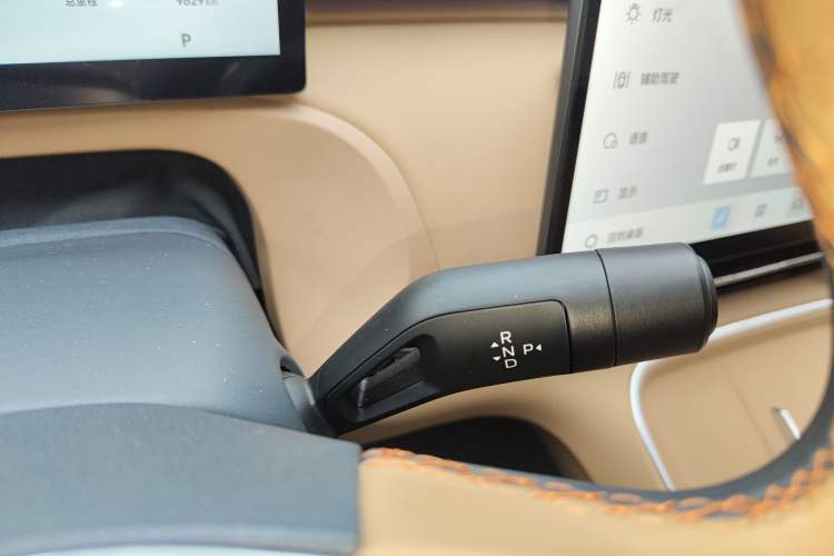 Used Geely Galaxy Xingjian 7 EM-i 2025 120km Navigator Edition Gear Lever