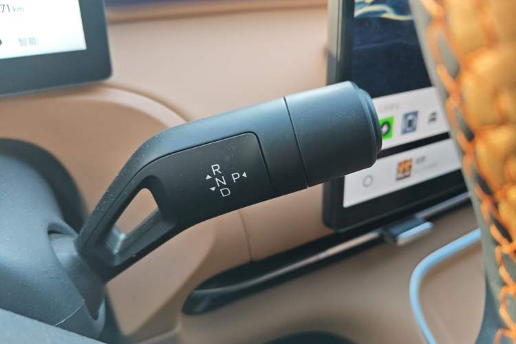 Used Geely Galaxy Xingjian 7 EM-i 2025 120km Navigator Edition Gear Lever