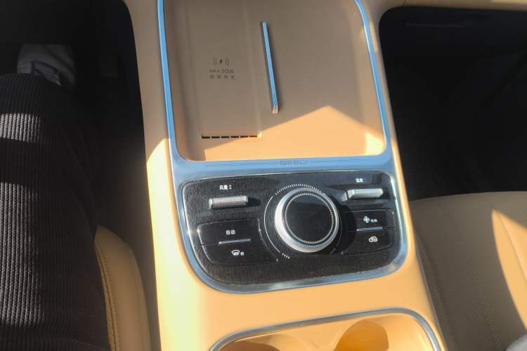 Used Geely Galaxy Xingjian 7 EM-i 2025 120km Navigator Edition Gear Lever