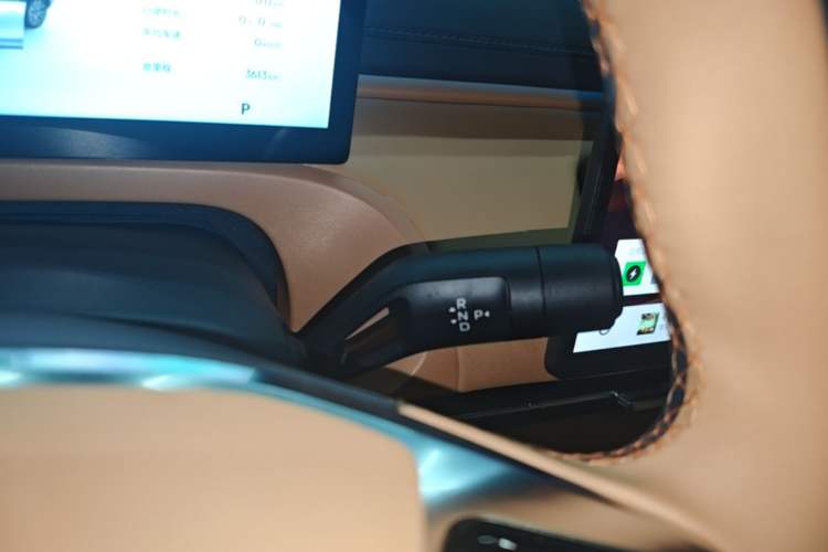 Used Geely Galaxy Xingjian 7 EM-i 2025 120km Navigator Edition Gear Lever