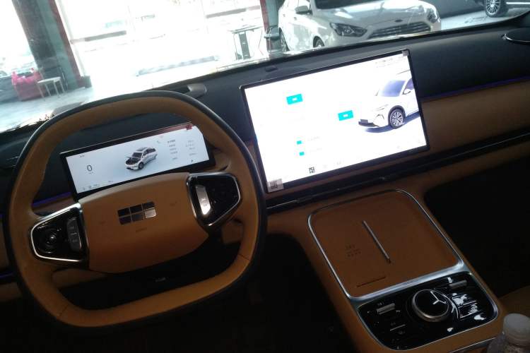 Used Geely Galaxy Xingjian 7 EM-i 2025 120km Navigator Edition Gear Lever