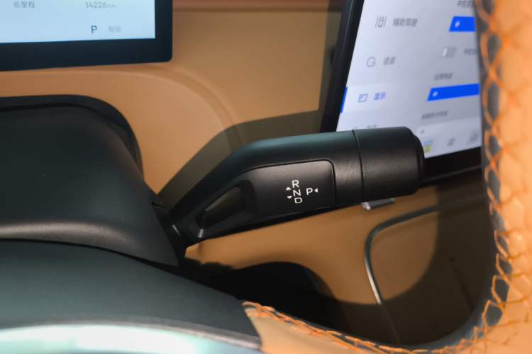 Used Geely Galaxy Xingjian 7 EM-i 2025 120km Navigator Edition Gear Lever