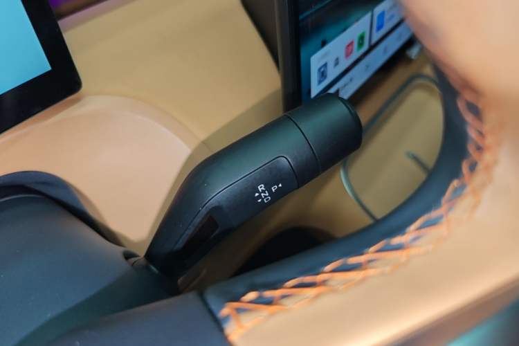 Used Geely Galaxy Xingjian 7 EM-i 2025 120km Navigator Edition Gear Lever