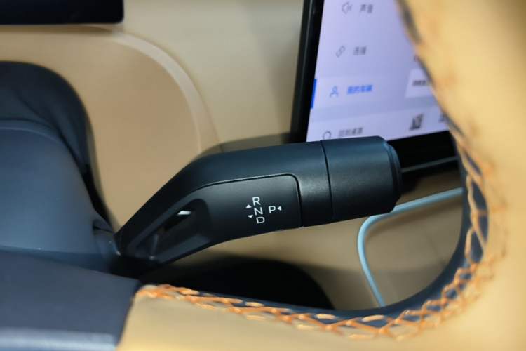 Used Geely Galaxy Xingjian 7 EM-i 2025 120km Navigator Edition Gear Lever