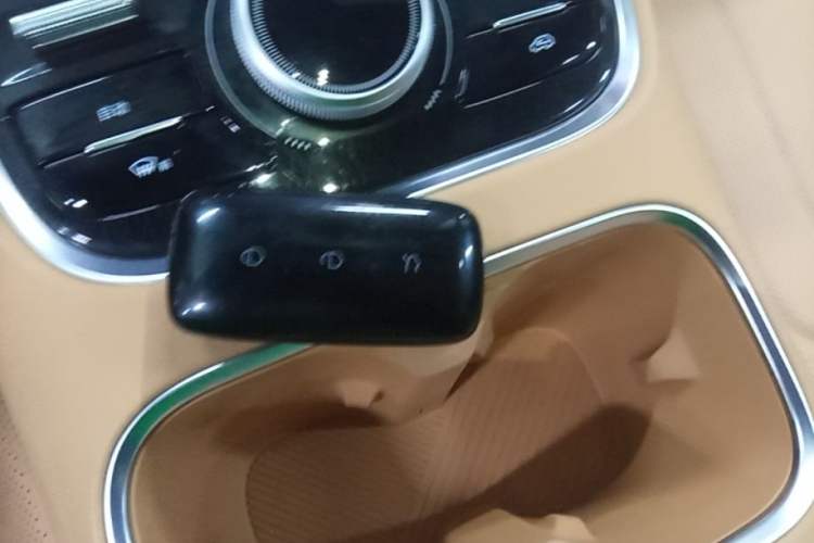 Used Geely Galaxy Xingjian 7 EM-i 2025 120km Navigator Edition Interior 1