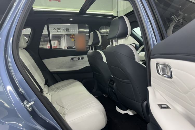 Used Geely Galaxy Xingjian 7 EM-i 2025 120km Navigator Edition Interior 1