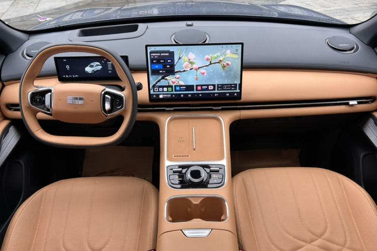 Used Geely Galaxy Xingjian 7 EM-i 2025 120km Navigator Edition Interior 1