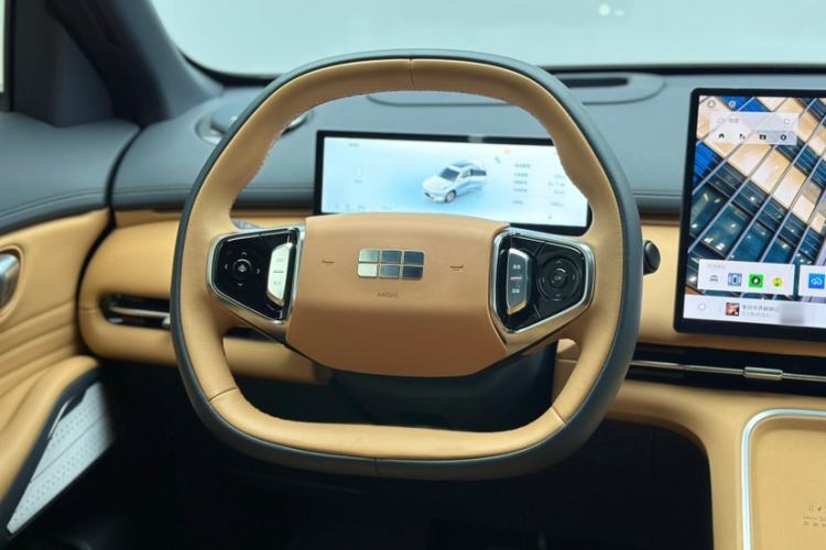 Used Geely Galaxy Xingjian 7 EM-i 2025 120km Navigator Edition Interior 1