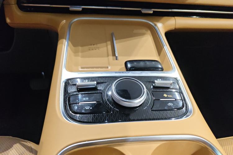 Used Geely Galaxy Xingjian 7 EM-i 2025 120km Navigator Edition Interior 1
