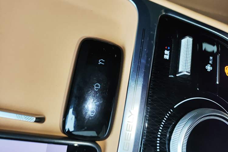 Used Geely Galaxy Xingjian 7 EM-i 2025 120km Navigator Edition Interior 1