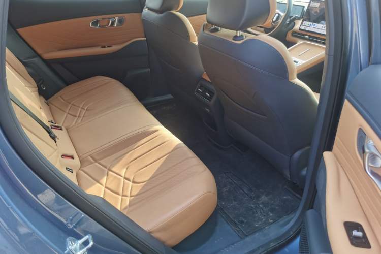 Used Geely Galaxy Xingjian 7 EM-i 2025 120km Navigator Edition Interior 10