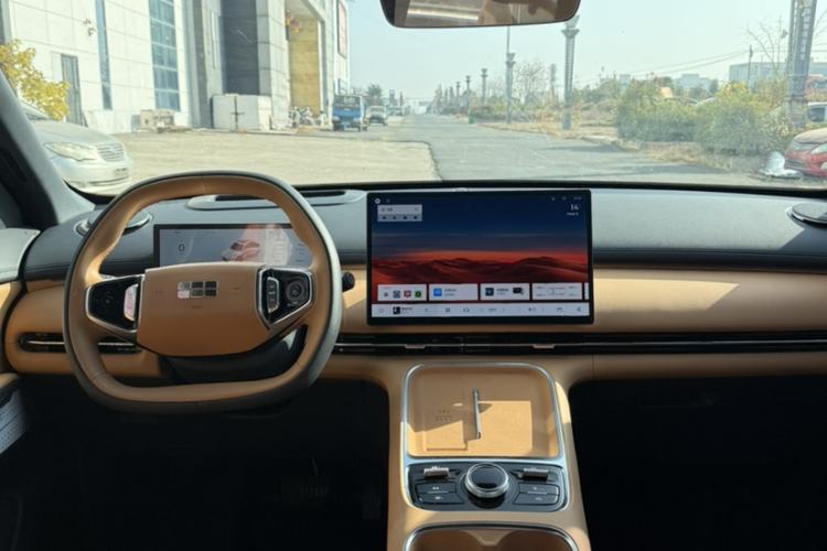 Used Geely Galaxy Xingjian 7 EM-i 2025 120km Navigator Edition Interior 2