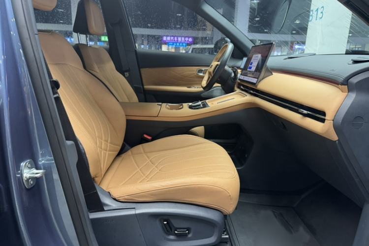 Used Geely Galaxy Xingjian 7 EM-i 2025 120km Navigator Edition Interior 2