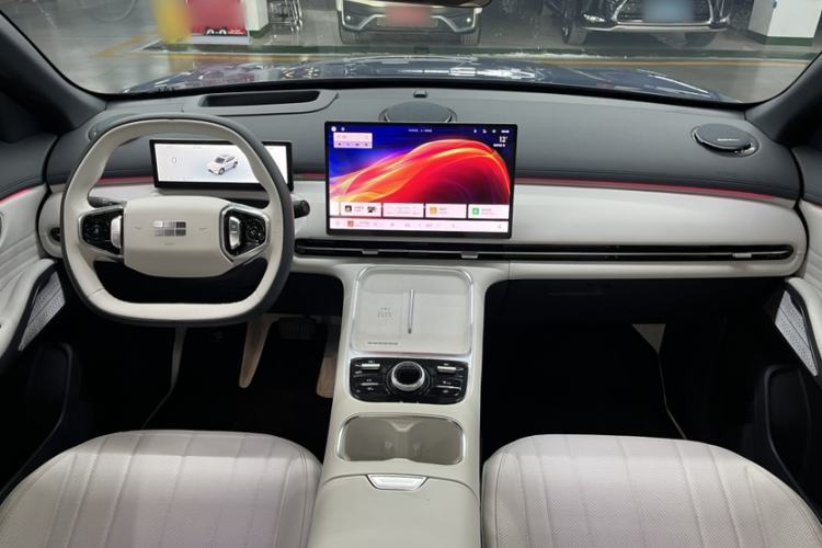 Used Geely Galaxy Xingjian 7 EM-i 2025 120km Navigator Edition Interior 2