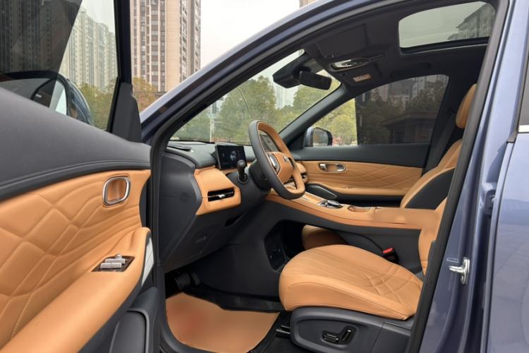 Used Geely Galaxy Xingjian 7 EM-i 2025 120km Navigator Edition Interior 2