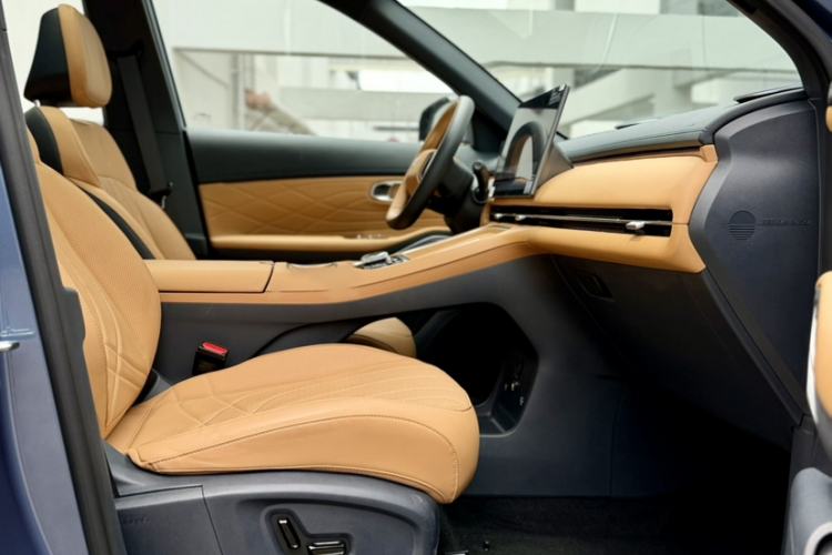 Used Geely Galaxy Xingjian 7 EM-i 2025 120km Navigator Edition Interior 2
