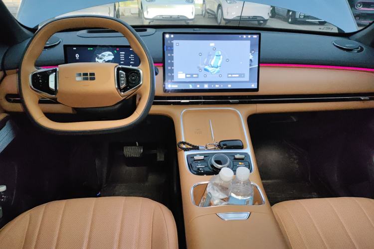 Used Geely Galaxy Xingjian 7 EM-i 2025 120km Navigator Edition Interior 2