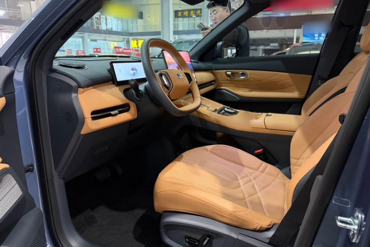 Used Geely Galaxy Xingjian 7 EM-i 2025 120km Exploration+ Version Interior 2