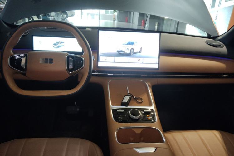 Used Geely Galaxy Xingjian 7 EM-i 2025 120km Navigator Edition Interior 2