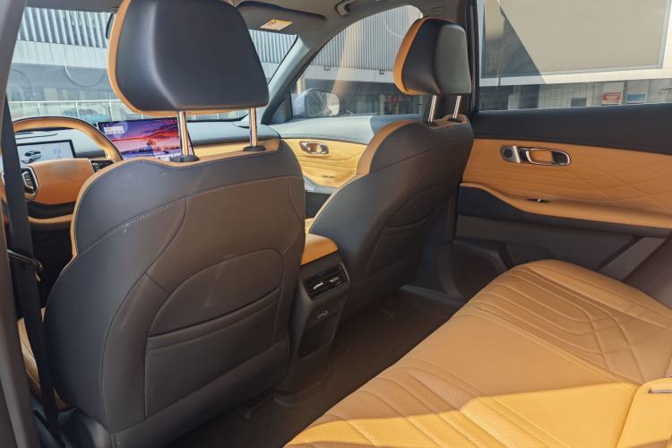 Used Geely Galaxy Xingjian 7 EM-i 2025 120km Navigator Edition Interior 2