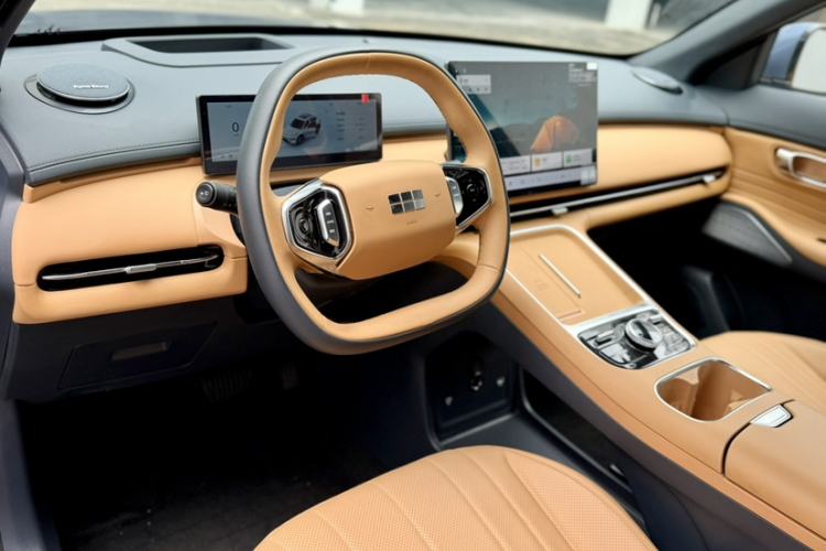 Used Geely Galaxy Xingjian 7 EM-i 2025 120km Navigator Edition Interior 3