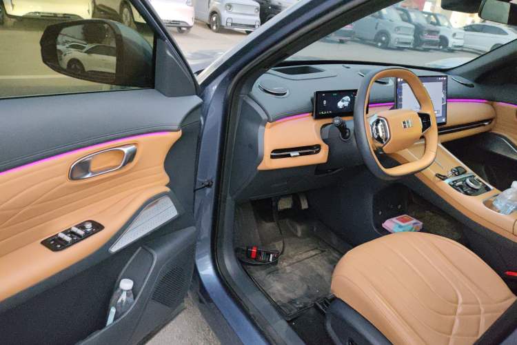 Used Geely Galaxy Xingjian 7 EM-i 2025 120km Navigator Edition Interior 3