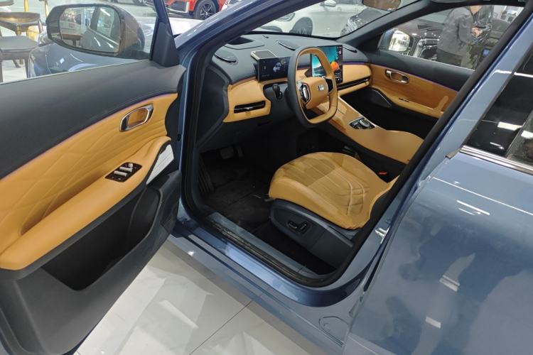 Used Geely Galaxy Xingjian 7 EM-i 2025 120km Navigator Edition Interior 3