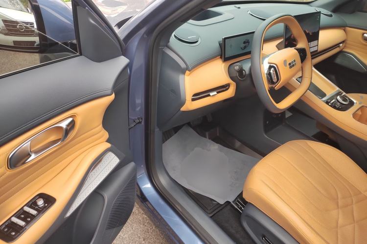 Used Geely Galaxy Xingjian 7 EM-i 2025 120km Navigator Edition Interior 3