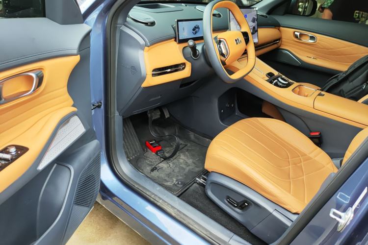 Used Geely Galaxy Xingjian 7 EM-i 2025 120km Navigator Edition Interior 3